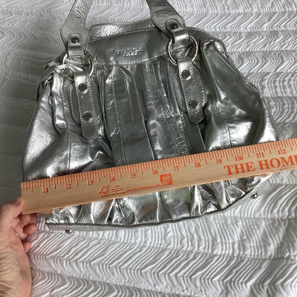 TOSCA BLU Silver Pleated Leather Shoulder Bag - Picture 15 of 16